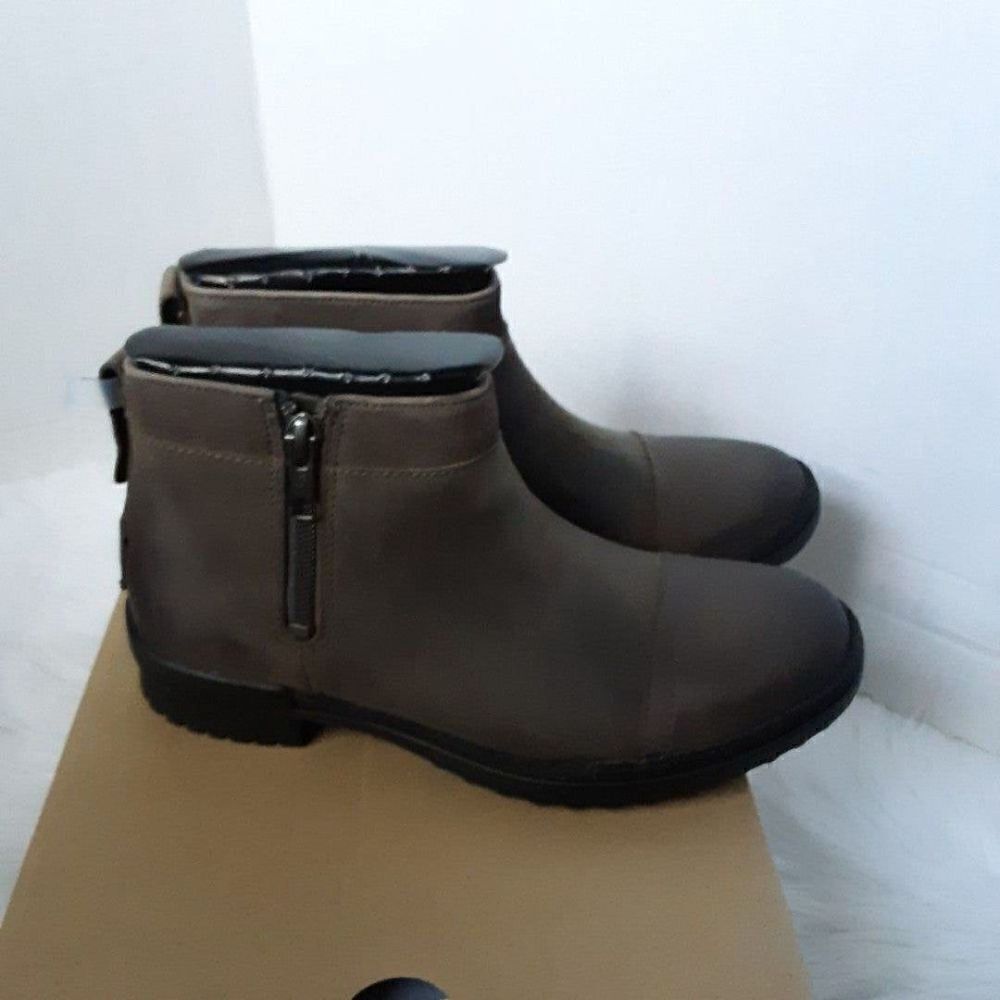 UGG W. Attel Women's Ankle Boot size 5.5M